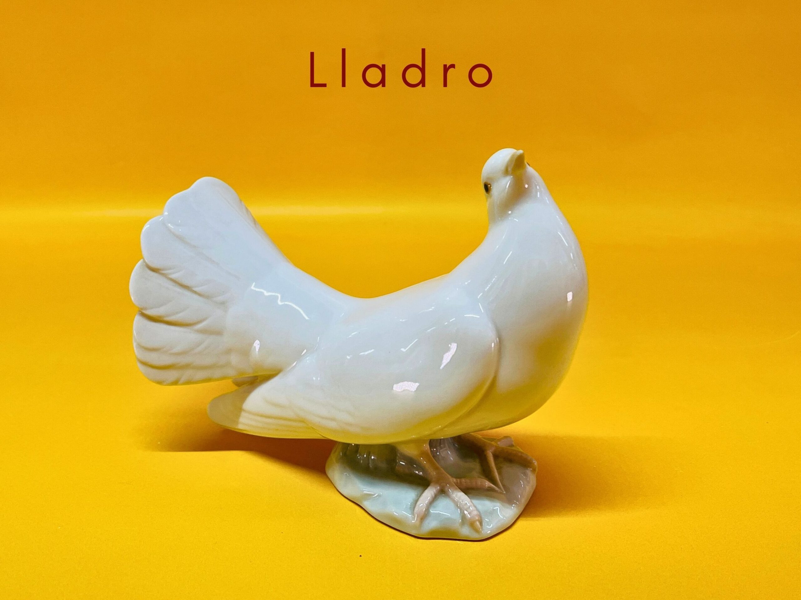Lladro Daisa Porcelain Pigeon Figurine