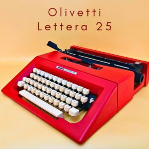 Máquina de escribir Olivetti Lettera 25 roja en funcionamiento