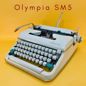 Máquina de escribir manual vintage Olympia SM5, década de 1960