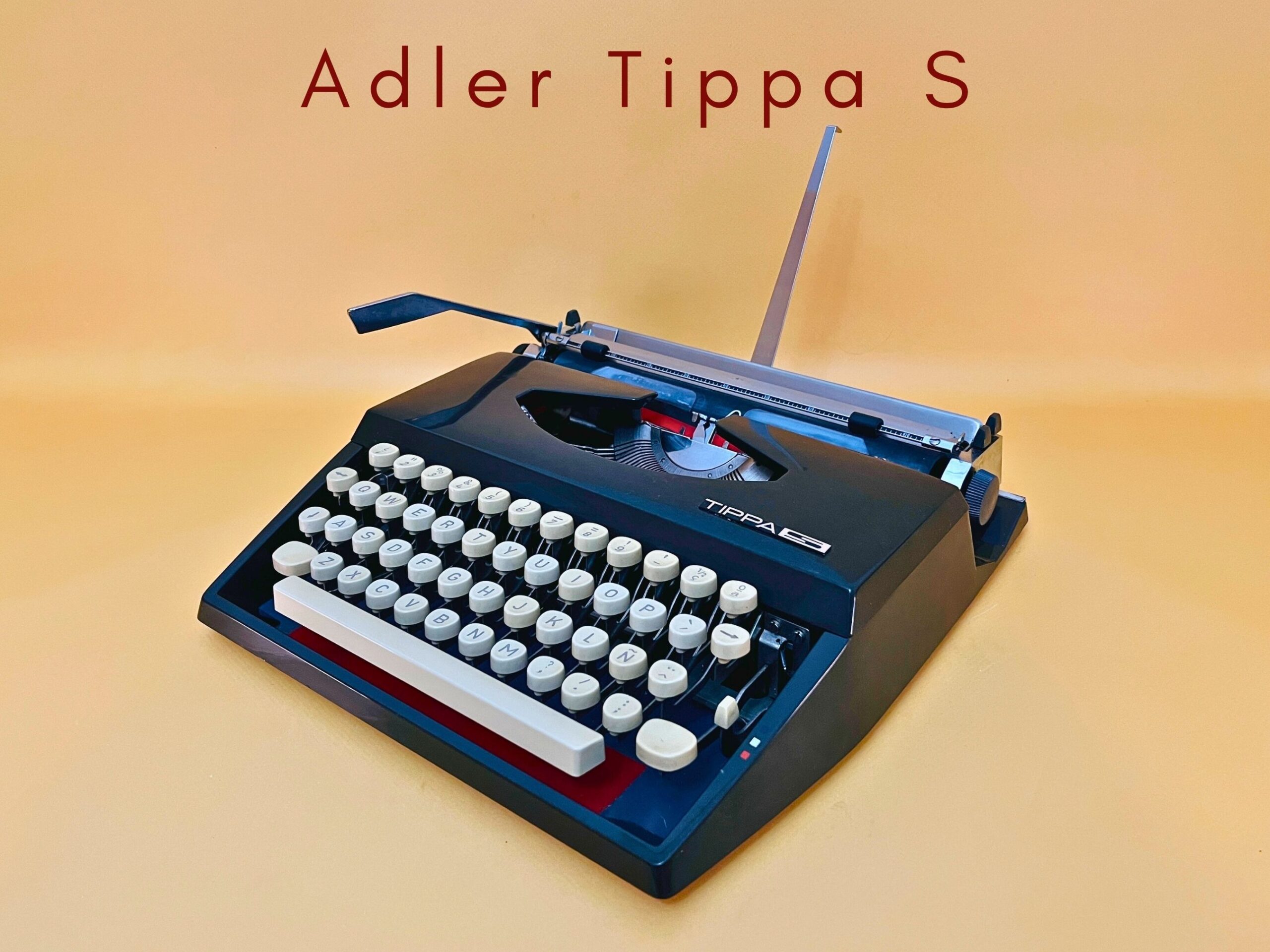 Máquina de escribir portátil Triumph Tippa S, años 70, color negro